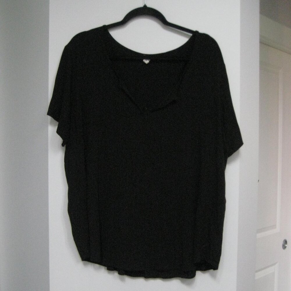 Ivy Rose v neck tee